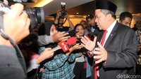 Wakil Ketua DPR Fahri Hamzah menyebut ada tujuh surat masuk dari Novanto yang dibahas di Bamus. Soal surat penunjukan Aziz sebagai Ketua DPR oleh Novanto, Fahri menyebut benda itu dikirim kepada pimpinan DPR pagi ini.
