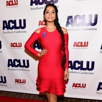 Lilly Singh yang tinggal di Toronto, Kanada, kerap membuat video bertema India, negara kedua orangtuanya berasal. Lily merupakan YouTuber yang memiliki gelar sarjana psikologi. Foto: Getty Images