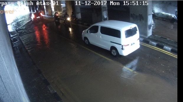 Banjir di Underpass Dukuh Atas Mulai Surut, Kendaraan Bisa Melintas