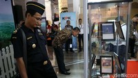 Lelang dilakukan sebagai rangkaian acara peringatan Hari Antikorupsi Sedunia.