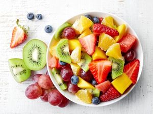 Hanya Makan Buah Selama 27 Tahun Jadi Rahasia Sehat Wanita 52 Tahun Ini