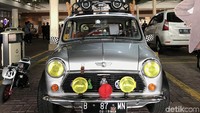 Selain dihadiri puluhan Morris Mini, Indonesia Mini Day yang berlokasi di Maxxbox Lippo Karawaci ini juga dihadiri mobil-mobil lainya. Foto: Rio Kusuma