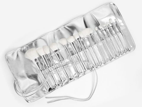 Diktrik Kemahalan, Ini Alasan Kylie Jenner Jual Brush Makeup Rp 4,8 Juta