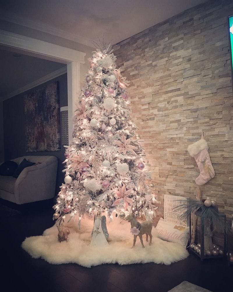 Foto: Inspirasi Pohon Natal Pink yang Lagi Trending Foto: Inspirasi Pohon Natal Pink yang Lagi Trending