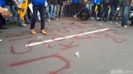 Massa PMII Bakar Ban di Depan Kantor Konjen AS