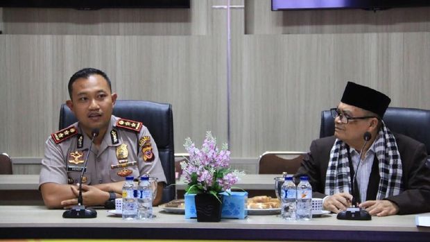 Polres Karawang mengumpulkan tokoh agama dan masyaraka guna menciptakan suasana damai saat perayaan Natal dan Tahun Baru.