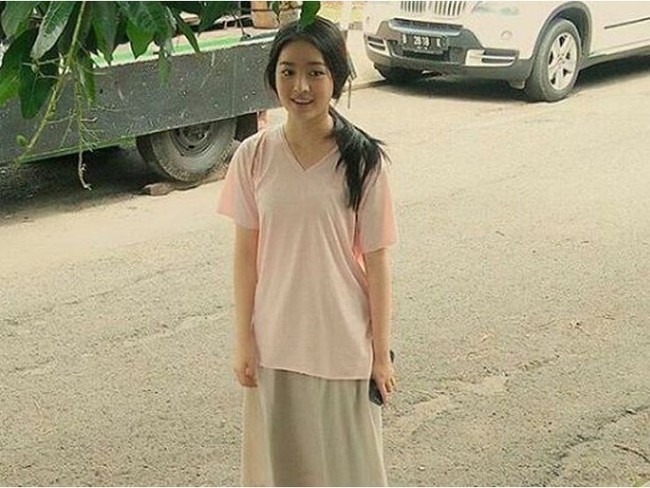 Natasha Wilona adalah artis cantik pemeran Anak Jalanan yang bertransformasi menjadi seorang gadis desa dalam sinetron Anak Sekolahan. Foto: Instagram