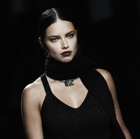 Baru-baru ini Adriana Lima membuat pernyataan mengejutkan. Dirinya mengatakan, berencana tidak akan lagi tampil buka-bukaan untuk hal yang tidak penting. Foto: Getty Images