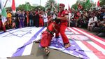 Gelombang Unjuk Rasa Terus Mengalir di Depan Kedubes AS