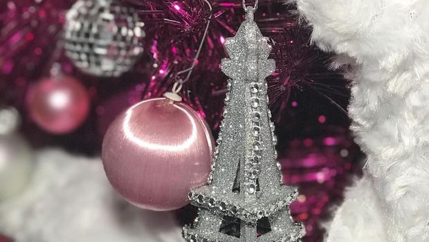 Foto: Inspirasi Pohon Natal Pink yang Lagi Trending