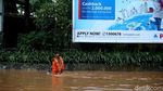 Foto: Underpass Dukuh Atas Banjir, Lalu Lintas Putus