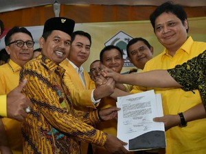 Airlangga Pimpin Langsung Rapat Pencabutan Dukungan ke Ridwan Kamil