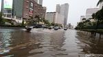 Foto: Bundaran HI juga Tak Luput dari Banjir