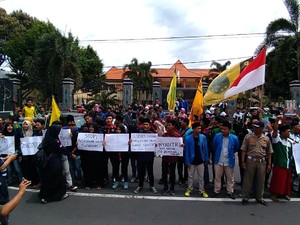 Sidang Santri yang Dituduh Penadah HP Kembali Didatangi Massa