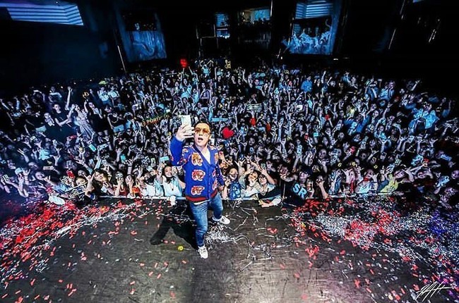 Pemilik nama lengkap Lee Seunghyun tersebut juga dikenal senang memakai brand Gucci. Salah satu baju Gucci koleksinya adalah Tiger Jacquard Wool Cardigan seharga $ 1.380 (Rp 18 jutaan). Foto: Instagram Seungri