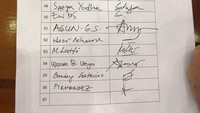 Babak keempat, ada dua surat yang ditulis Setya Novanto pada tanggal 4 Desember dan 6 Desember 2017, termasuk penunjukan Aziz Syamsuddin sebagai penggantinya di kursi Ketua DPR. Namun penunjukan Aziz mendapat penolakan dari internal Golkar sendiri. Foto: 56 Anggota F-Golkar tolak Aziz jadi Ketua DPR. (Dok. Istimewa)