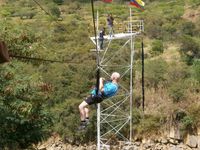 Tony juga mencoba beragam wahana adrenalin (Tony the Traveler/ Facebook)