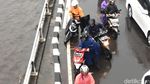 Potret Jalanan Jakarta Tergenang Pasca Hujan Ekstrem