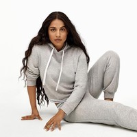 Saat ini sejumlah brand juga menggandeng Lilly Singh sebagai bintang iklanya, seperti Calvin Klein dan Pantene. Foto: Instagram
