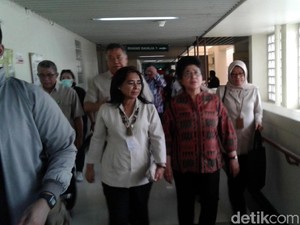 Menkes Jenguk Pasien Difteri di RSPI Sulianti Saroso