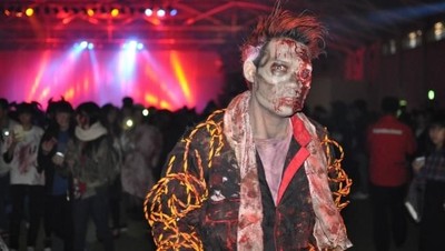 Foto: Berpesta Bareng Zombie di Akhir Tahun