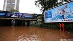 Foto: Underpass Dukuh Atas Banjir, Lalu Lintas Putus