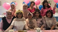 Andi Soraya menggelar baby shower. Sempat membantah telah menikah lagi, kini ia tengah mengandung berusia tujuh bulan.  (Instagram/detikHOT)