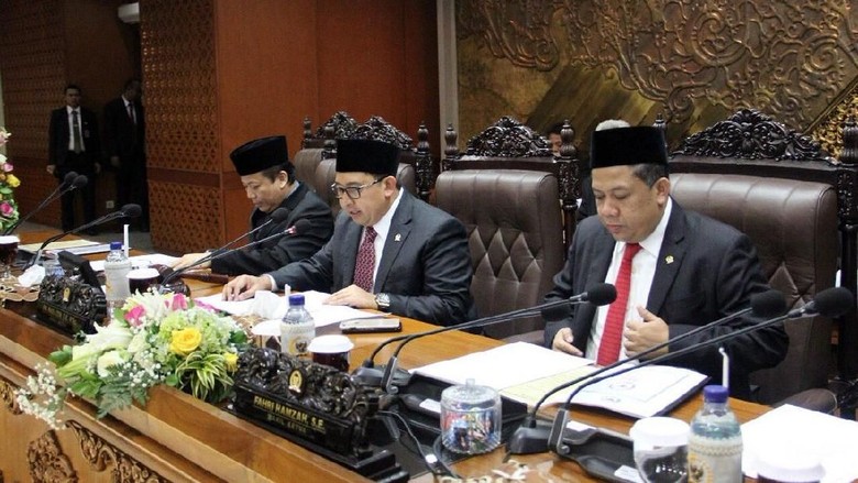 DPR Rapim Pilih Plt Ketua Malam Ini, Fahri: Kemungkinan Fadli Zon DPR Rapim Pilih Plt Ketua Malam Ini, Fahri: Kemungkinan Fadli Zon