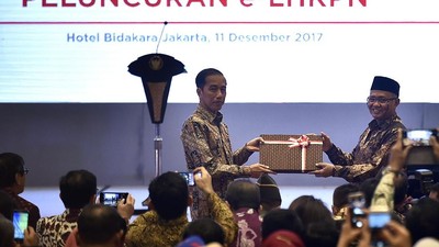 Momen Jokowi Terima User Name e-LHKPN dari KPK