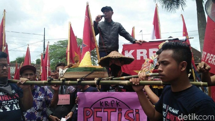 Ada Tumpeng di Hari Anti Korupsi Blitar