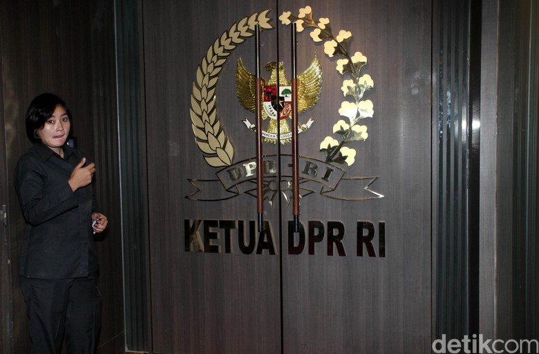 Bursa Ketua DPR: Idrus Tetap Jagokan Aziz, Akom Sorongkan Bamsoet Bursa Ketua DPR: Idrus Tetap Jagokan Aziz, Akom Sorongkan Bamsoet
