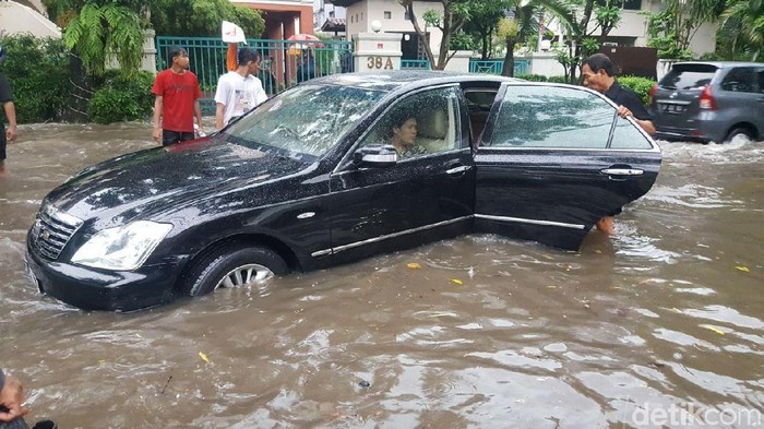 Obat Buat Mobil yang Terkena Banjir dan Mati Mesin
