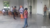 Fery pun berharap dengan keikutsertaan Ismail ke acara yang memperkenalkan produk-produk lokal ini menambah kecintaan Ismail pada produk dalam negeri.