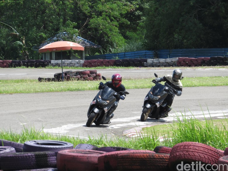 Tes Yamaha Nmax di Sirkuit Karting Sentul. Foto: Ruly Kurniawan Tes Yamaha Nmax di Sirkuit Karting Sentul. Foto: Ruly Kurniawan