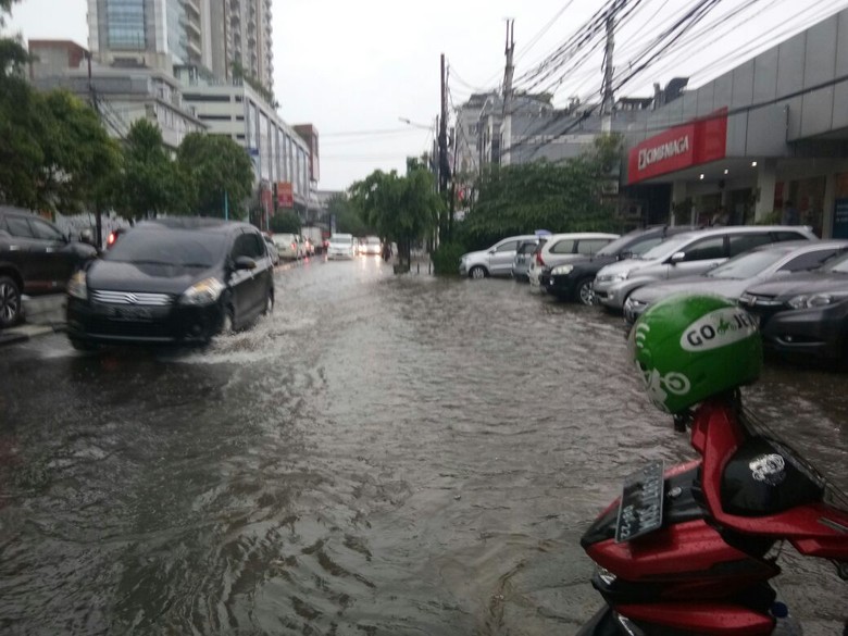 Jalan tergenang. Foto: Dok. Twitter Dinas Sumber Daya Air DKI Jakarta Jalan tergenang. Foto: Dok. Twitter Dinas Sumber Daya Air DKI Jakarta