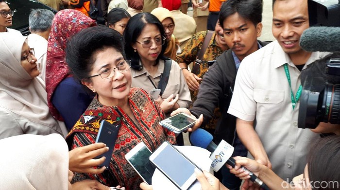 Menkes Nila F Moeloek (Foto: Bil Wahid/detikcom) Menkes Nila F Moeloek (Foto: Bil Wahid/detikcom)
