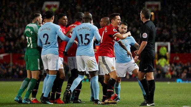 Manchester City akan menjamu Manchester United pada lanjutan Liga Inggris akhir pekan ini.