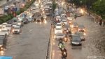 Potret Jalanan Jakarta Tergenang Pasca Hujan Ekstrem