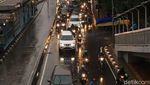 Foto: Macet di Jalan Gatot Subroto Usai Hujan Reda