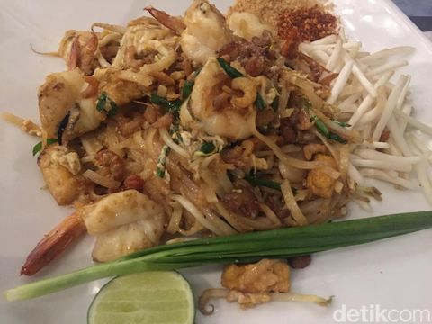 Greyhound Cafe, Tongkrongan Pecinta Kuliner Thailand yang Instagramable