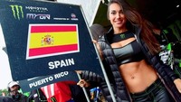 Selain jadi model, Barroso kerap wara-wiri di lintasan MotoGP. Dia adalah salah satu duta minuman energi Monster. (Instagram @gcbm3)