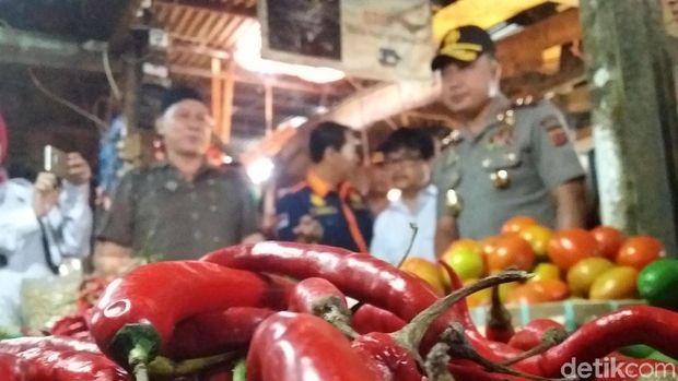 Jelang Akhir Tahun, Kapolda Jabar Blusukan ke Pasar Cek Harga