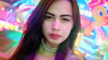 Selfie dengan mode standar dengan efek bokeh. Foto: Adi Fida Rahman/detikINET