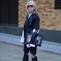 Sebelum dikenal sebagai fashionista, Lyn Slater adalah seorang profesor di Fordham University. Foto: Dok. Instagram/Accidental Icon