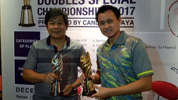 Herry IP bersama Candra Wijaya yang meraih medali emas pada Olimpiade 2000.
