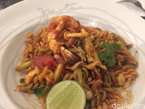 Greyhound Cafe, Tongkrongan Pecinta Kuliner Thailand yang Instagramable