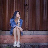 Hazel juga tampak menawan dengan rambut lurus panjangnya yang ia warnai dengan nuansa ungu. Foto: Instagram