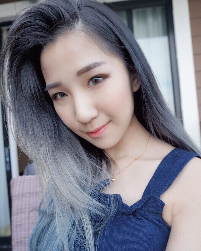 Pemilik akun Instagram @_peanutbunny ini juga terlihat cantik dan memesona dengan polesan makeup flawless natural. Foto: Instagram