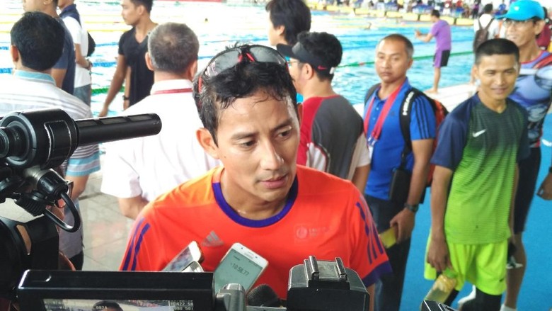 Sandiaga Minta Lurah Gelora Renovasi Trotoar Sebelum Asian Games Sandiaga Minta Lurah Gelora Renovasi Trotoar Sebelum Asian Games