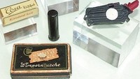 Ada lebih dari 250 koleksi menarik yang bisa traveler lihat. Mulai dari aneka lipstik dan iklan lipstik sejak 200 tahun lalu, tas makeup mewah, cetakan lipstik sejak tahun 1930-an dan lain sebagainya (lippenstiftmuseum.de)